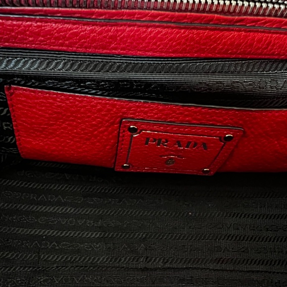 Red leather Prada bag - Picture 9 of 10